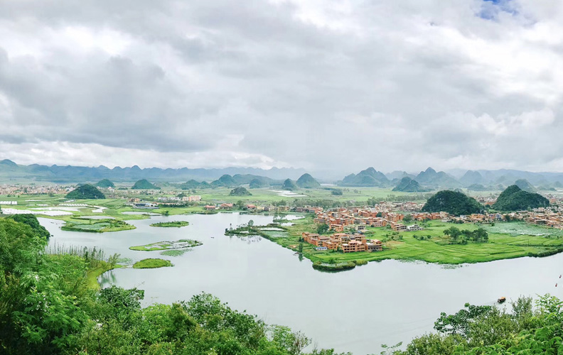 美丽的普者黑景区俯瞰图。